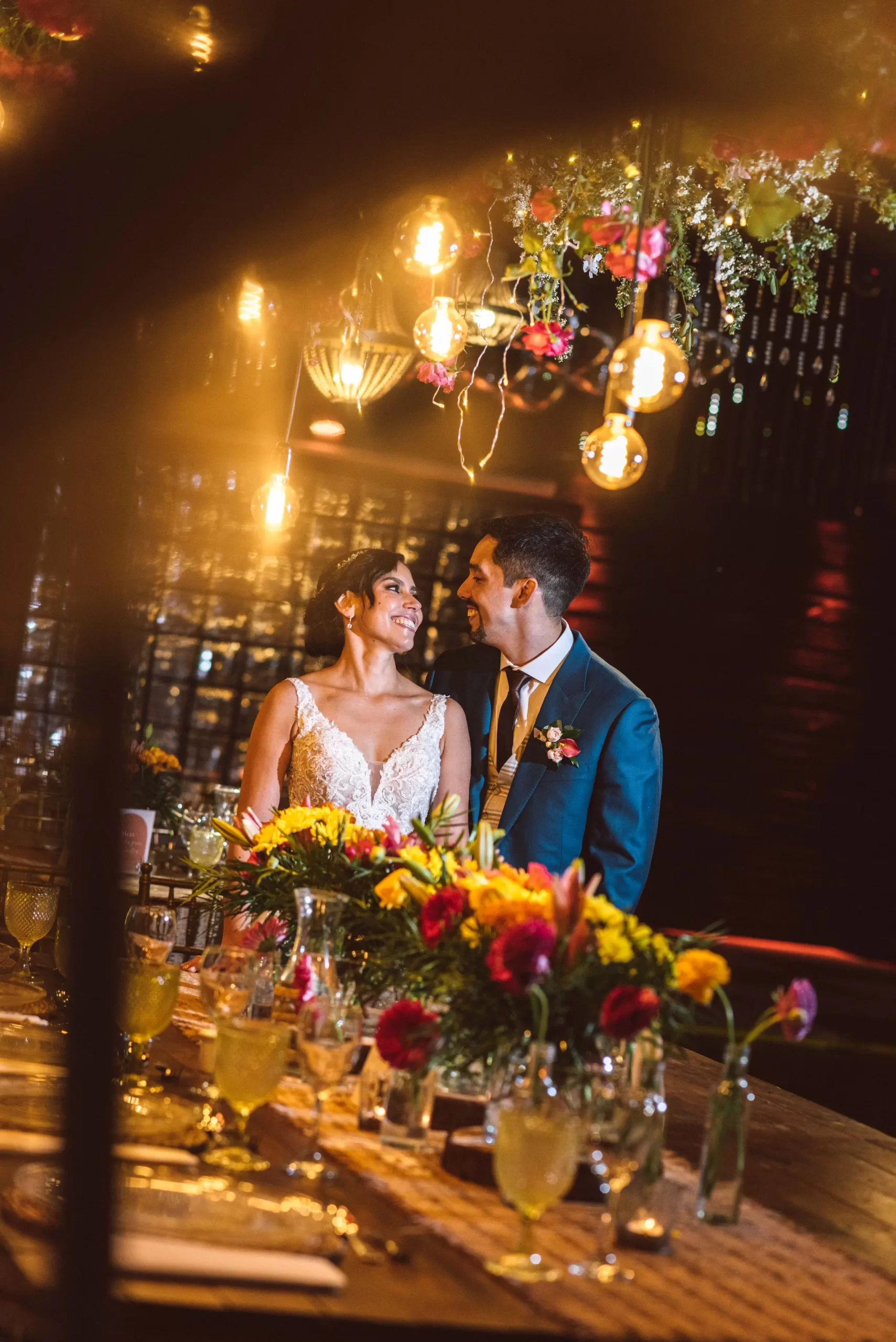 Novios en salon, De la Maza